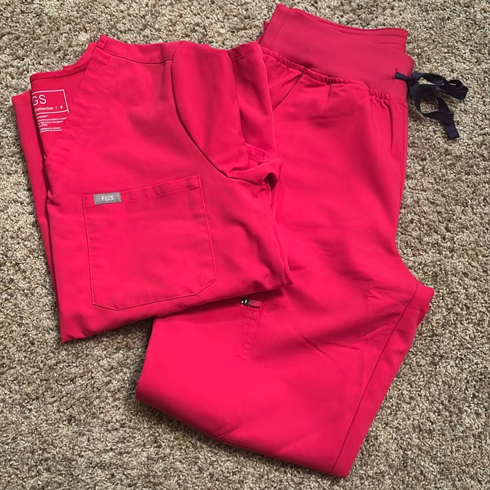 Figs Scrub Set Ultra Rose (Top and bottom size small)